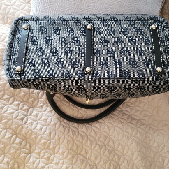 DOONEY AND BURKE BLACK LOGO MEDIUM LOCK SATCHEL BAG - Picture 4 of 12